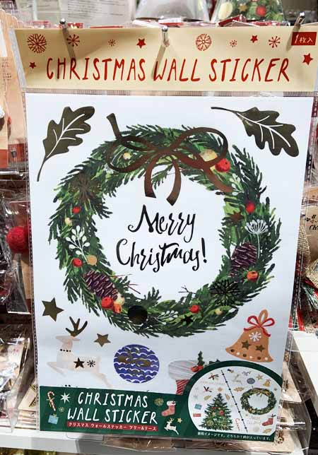 セリアのウォールステッカー！クリスマスリース柄